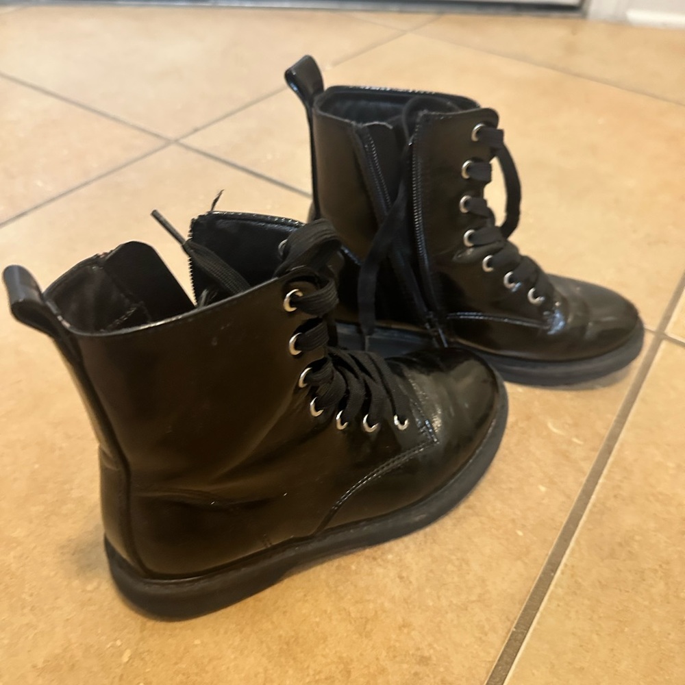 Black Boot,medium wide. Girls size 1m with box